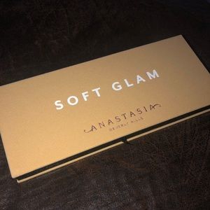 Anastasia Beverly Hills Soft Glam Palette